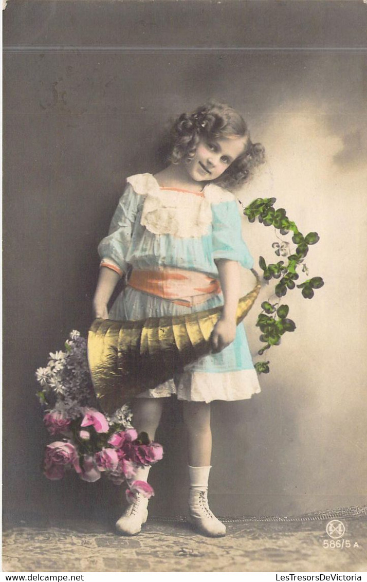 Fantaisie - Enfants - Une Enfant Tient Une Corne Dorée De Fleurs - Robe à Dentelle - Carte Postale Ancienne - Abbildungen