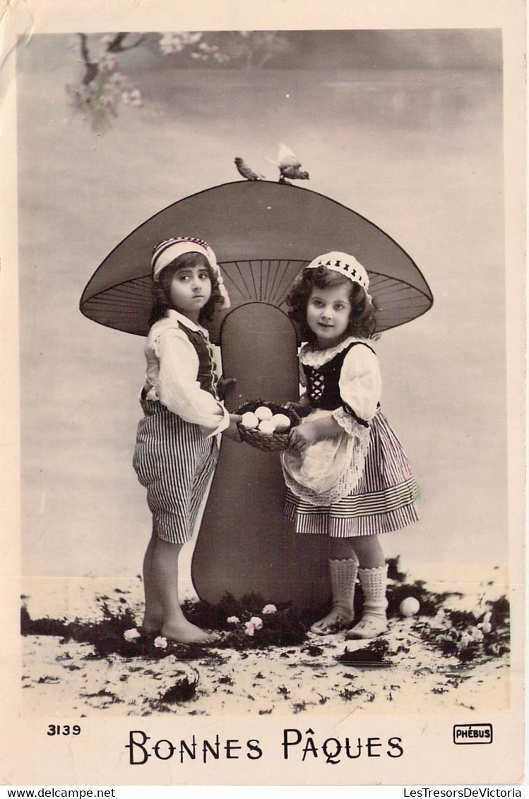 Fantaisie - Enfants - Un Garçon Et Une Fillette Tiennent Un Panier D'œufs - Champignon - Carte Postale Ancienne - Portraits