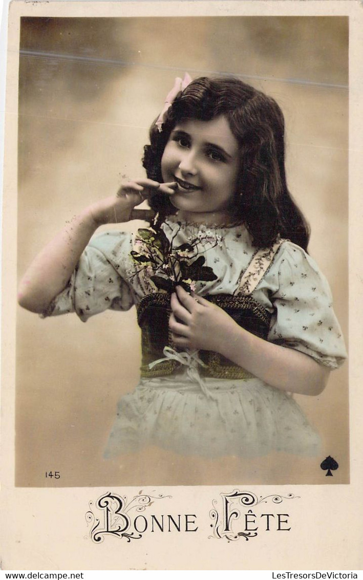 Fantaisie - Enfants - Une Fillette Tient Une Fleur Dans La Main - Robe A Motifs - Carte Postale Ancienne - Abbildungen