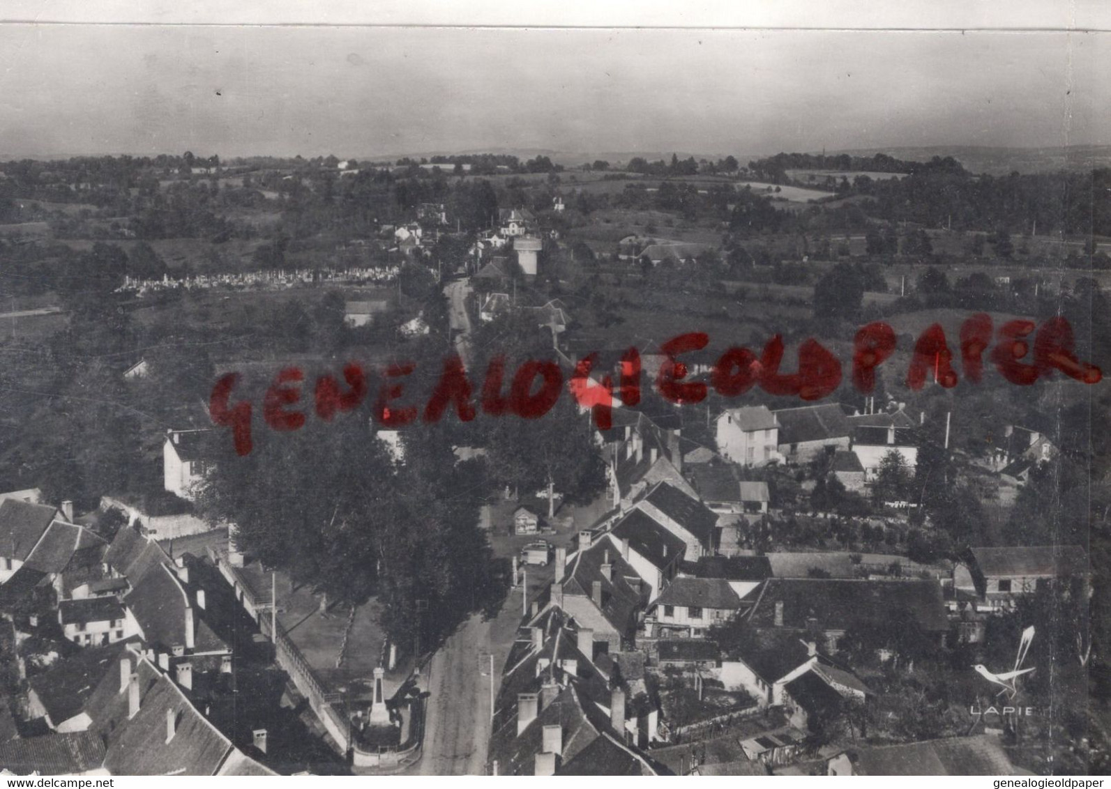 87 - ST - SAINT GERMAIN LES BELLES - MONUMENT AUX MORTS   VUE AERIENNE LAPIE N° 7 - Saint Germain Les Belles