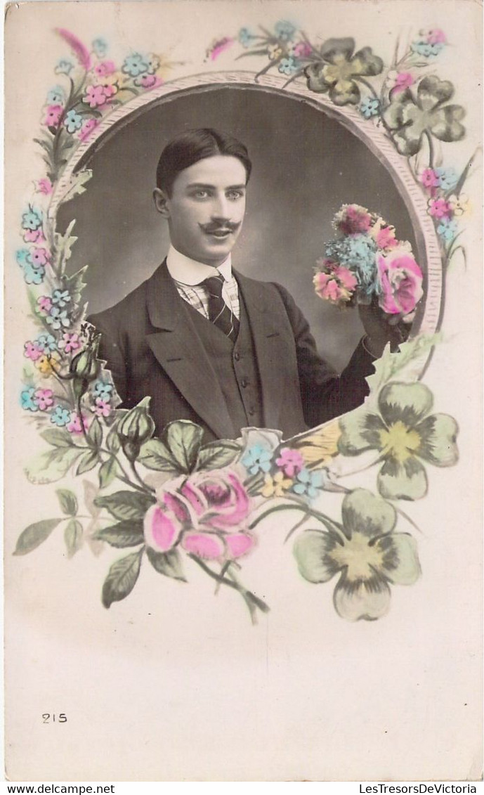 Fantaisie - Homme Moustachu Aux Fleurs Colorées Et Trèfle - Médaillon - Cravate - Carte Postale Ancienne - Humour