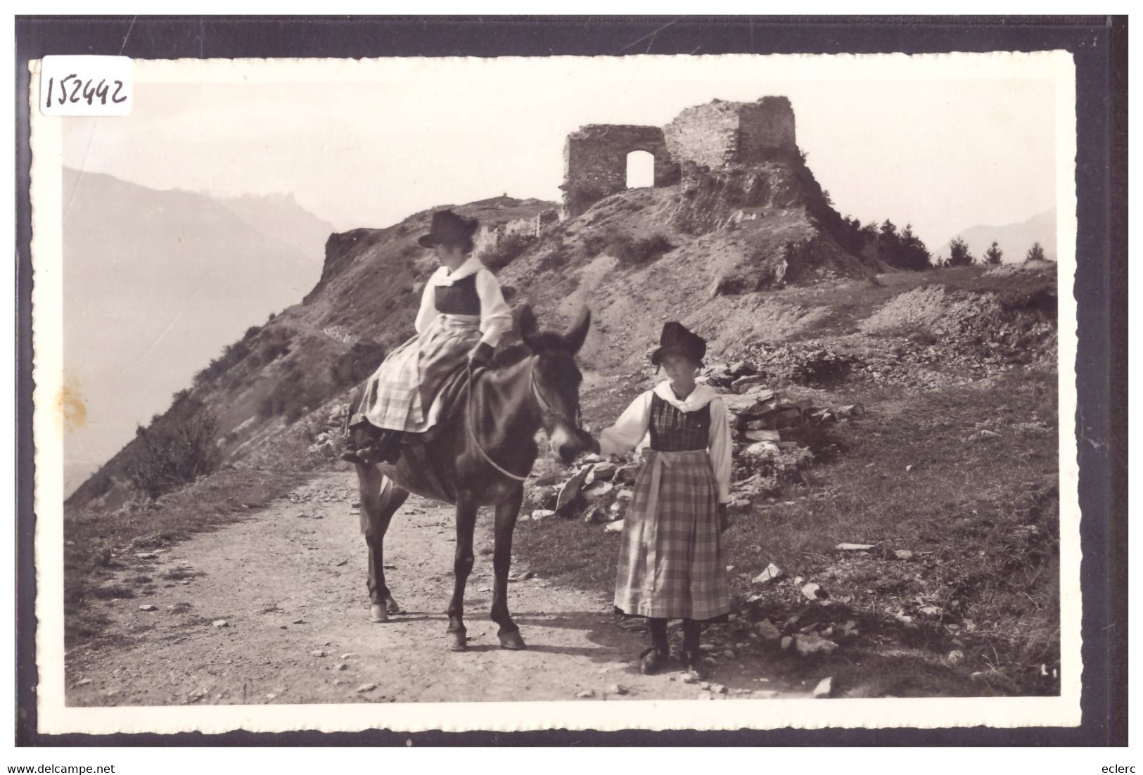 SAVIESE - SCENE ET COSTUMES - CHATEAU DE LA SOIE - TB - Savièse