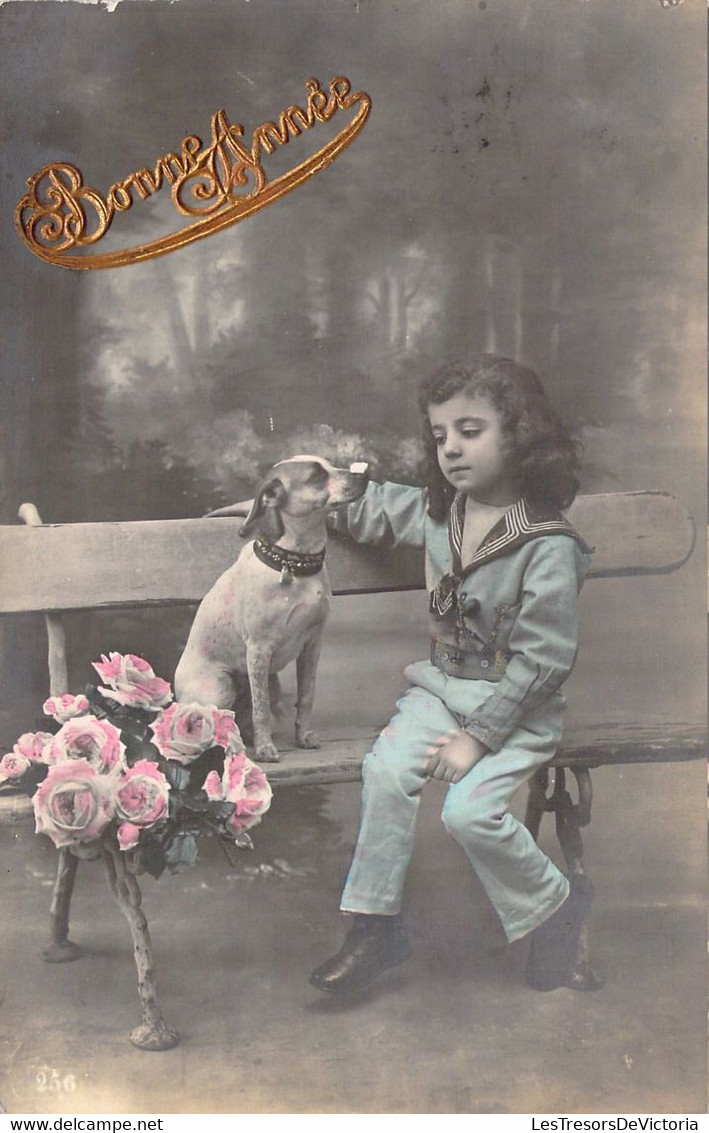 ANIMAUX - Chien Et Enfant Assis Sur Un Banc - Bonne Année - Carte Postale Ancienne - Hunde