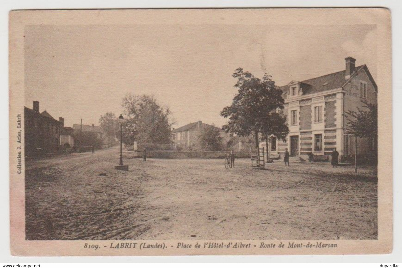 40 - Landes /  LABRIT -- Place De L'Hôtel D'Albret - Route De Mont De Marsan. - Labrit