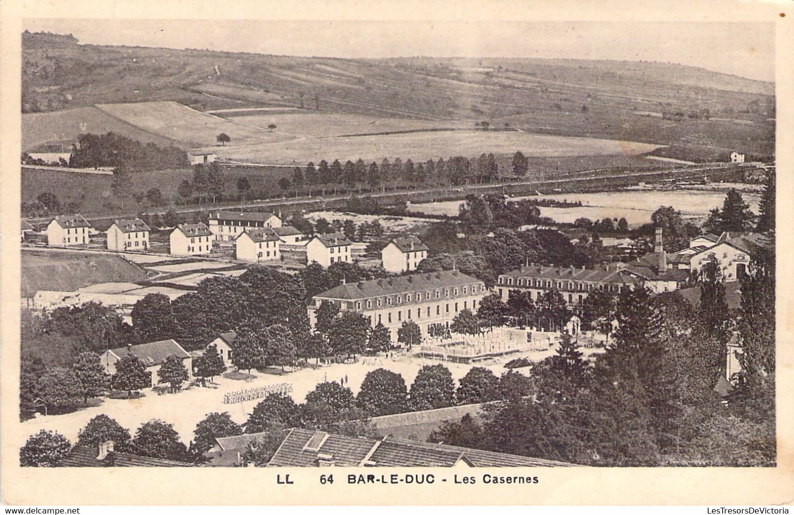 MILITARIA - BAR LE DUC - Les Casernes - Magasins Réunis - Carte Postale Ancienne - Barracks