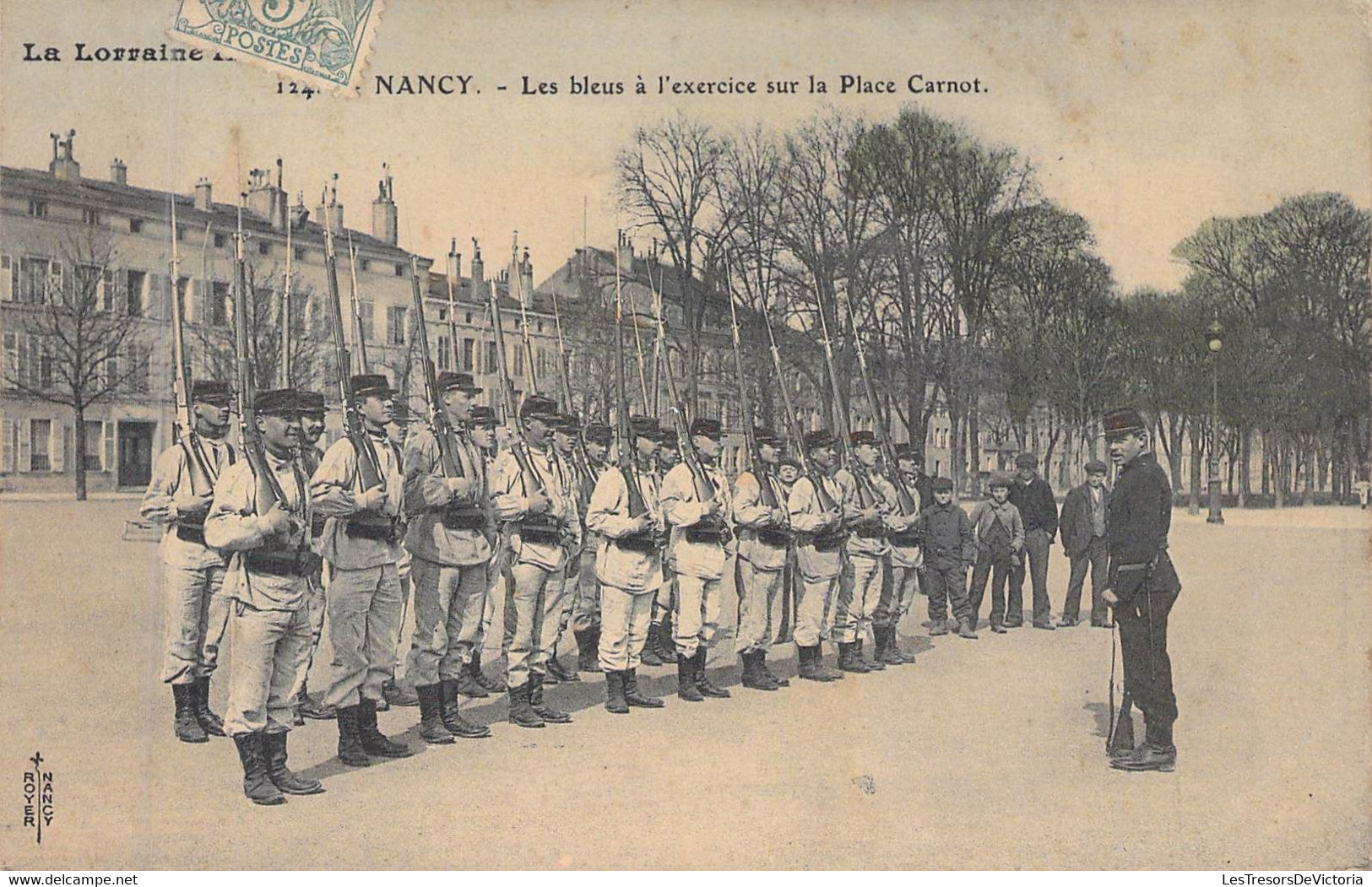 Thèmes - Militaria - Uniformes - NANCY - Les Bleus à L'exercice Sur La Place Carnot - Carte Postale Ancienne - Uniforms