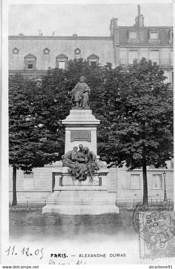 PARIS - Statue Alexandre Dumas - Statues