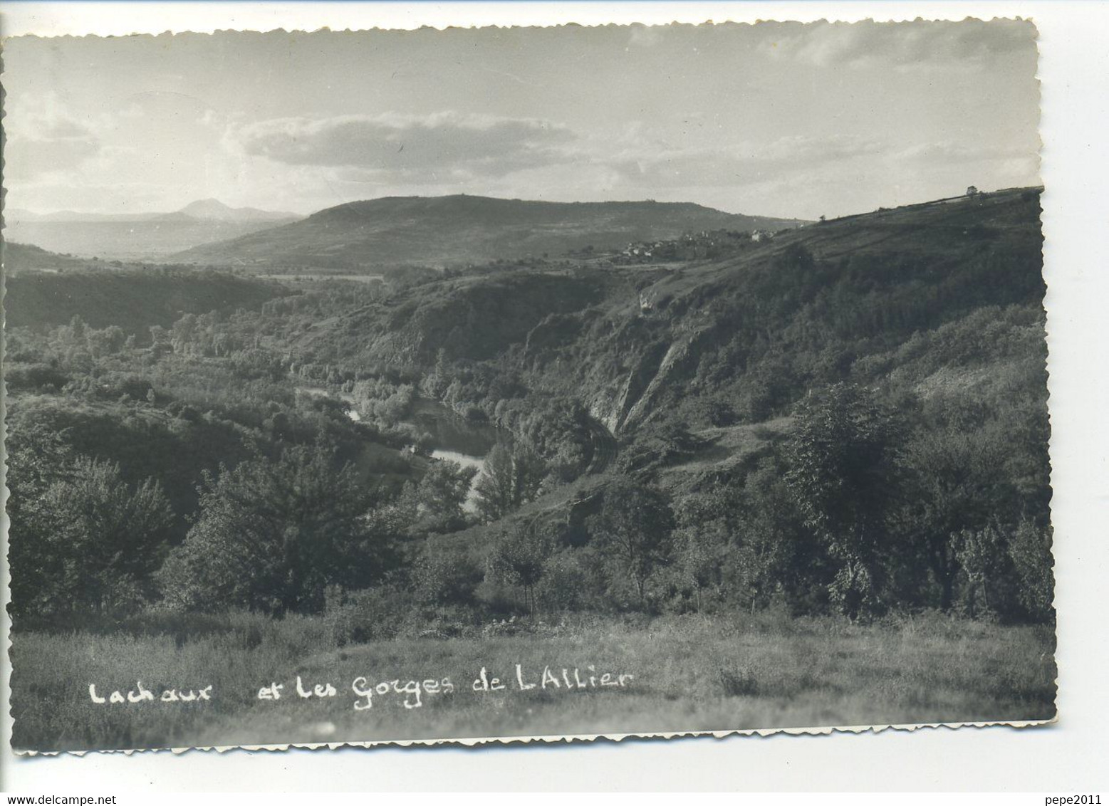 CPSM (carte Photo) [63] Puy-de-Dôme - Vic Le Comte - Lachaux Et Les Gorges De L'Allier - Vic Le Comte