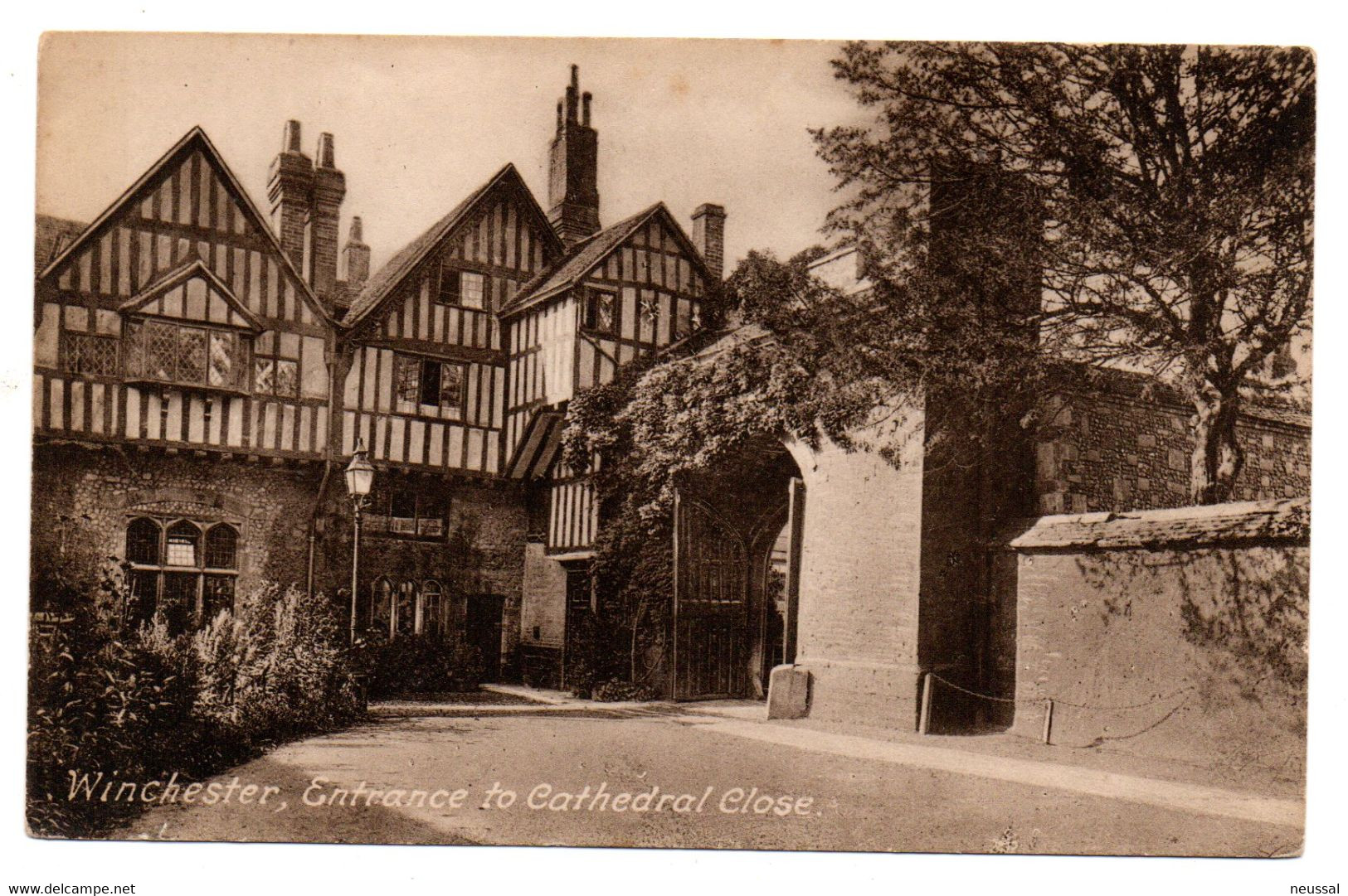 Postal De Winchester. Entrance To Cathedral Close. - Winchester