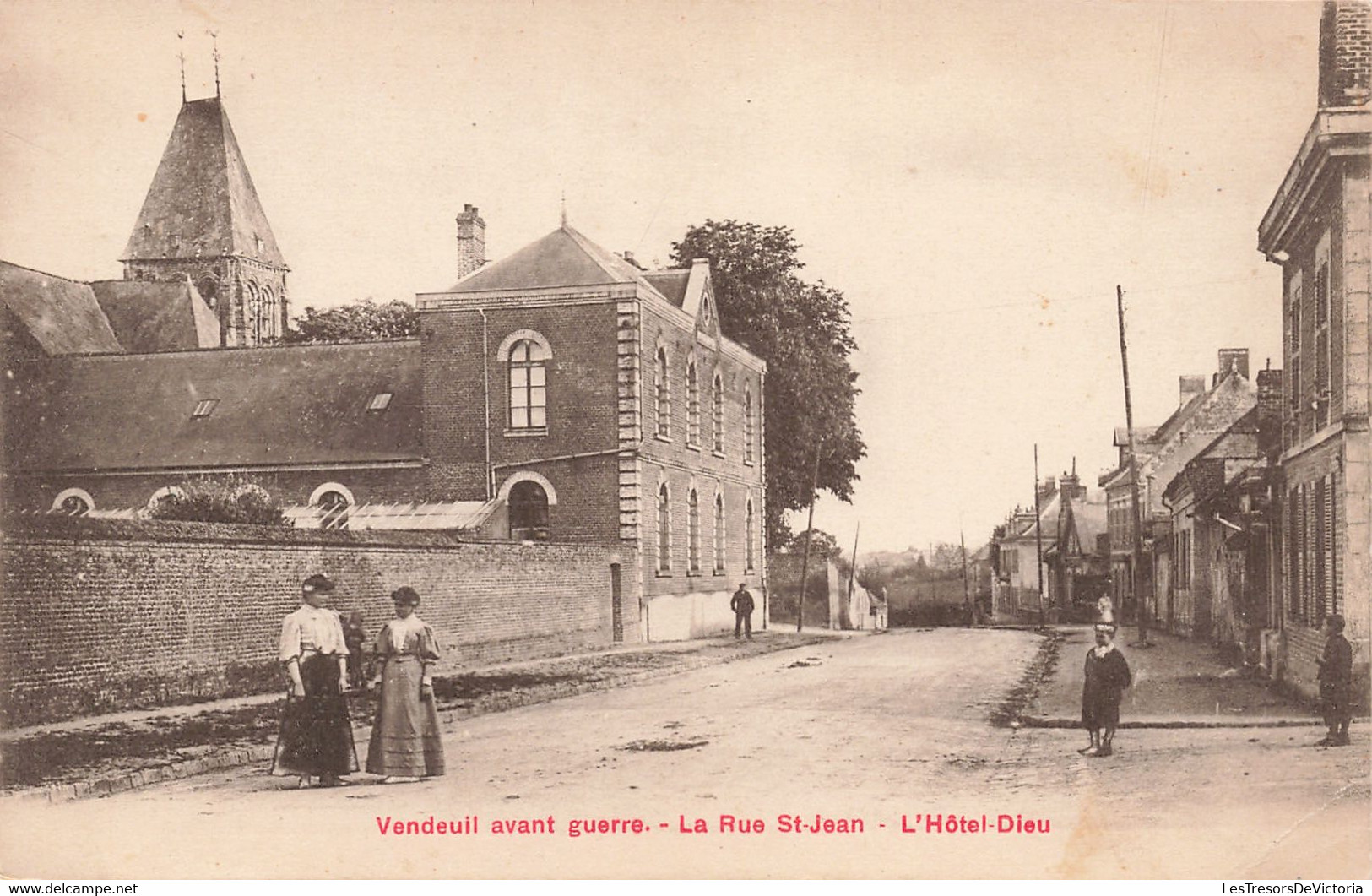 France - Vendeuil  Avant Guerre - La Rue Saint Jean - L'hôtel Dieu - Animé - Edit. A. Breger Fr - Carte Postale Ancienne - Saint Quentin