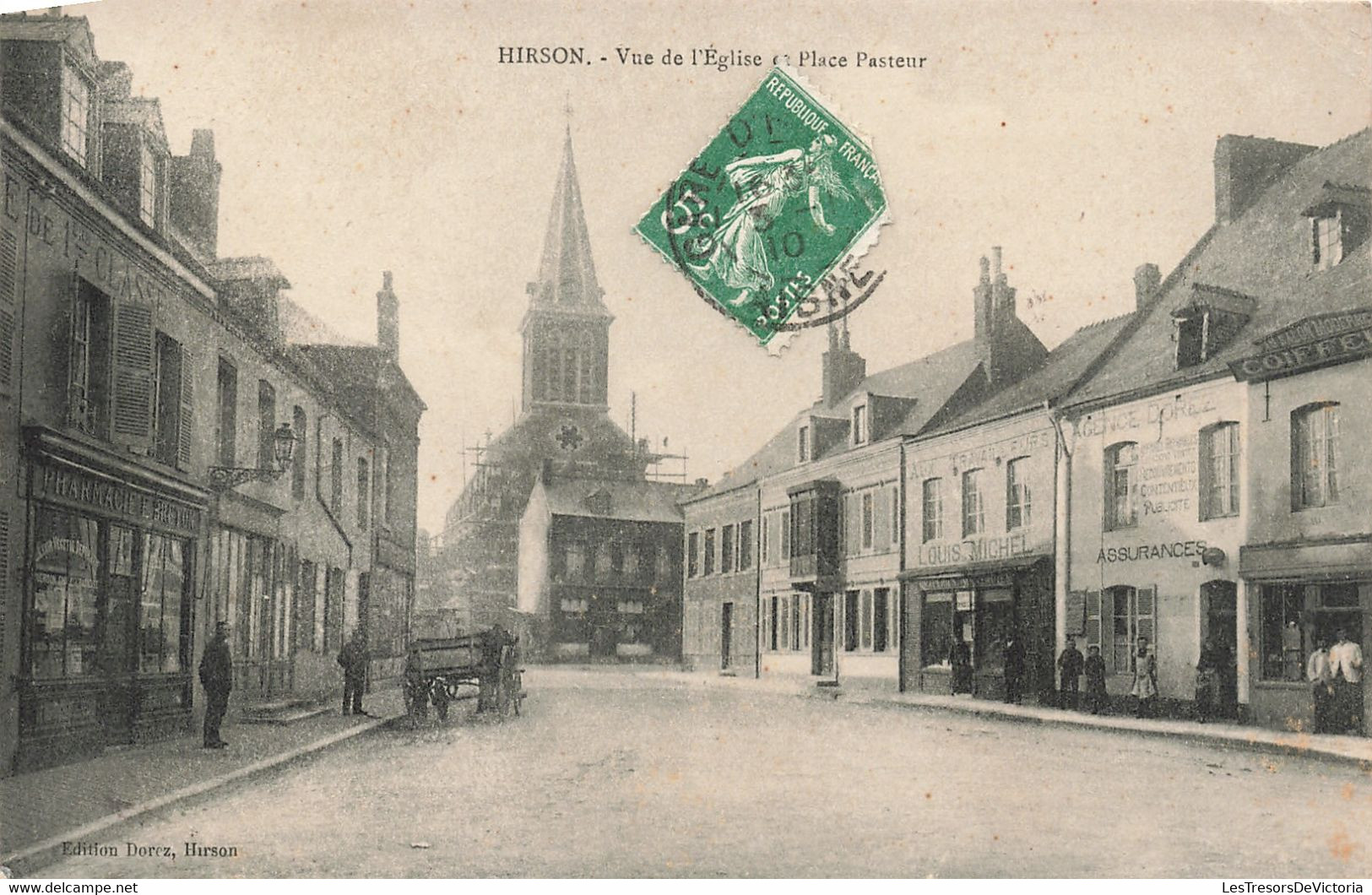 France - Hirson - Vue De L'église Et Place Pasteur - Edit. Dorez - Animé - Clocher - Carte Postale Ancienne - Hirson