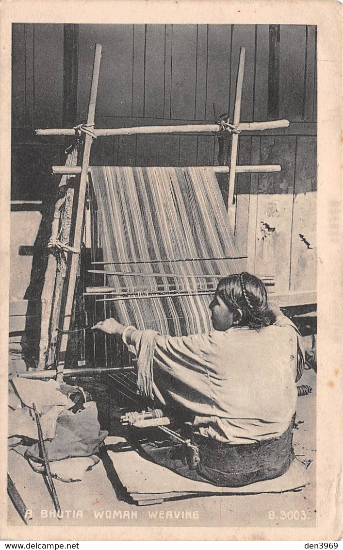 BHOUTAN - A Bhutia Woman Weaving - Tisserande, Métier à Tisser - Voyagé (voir Les 2 Scans) - Butan