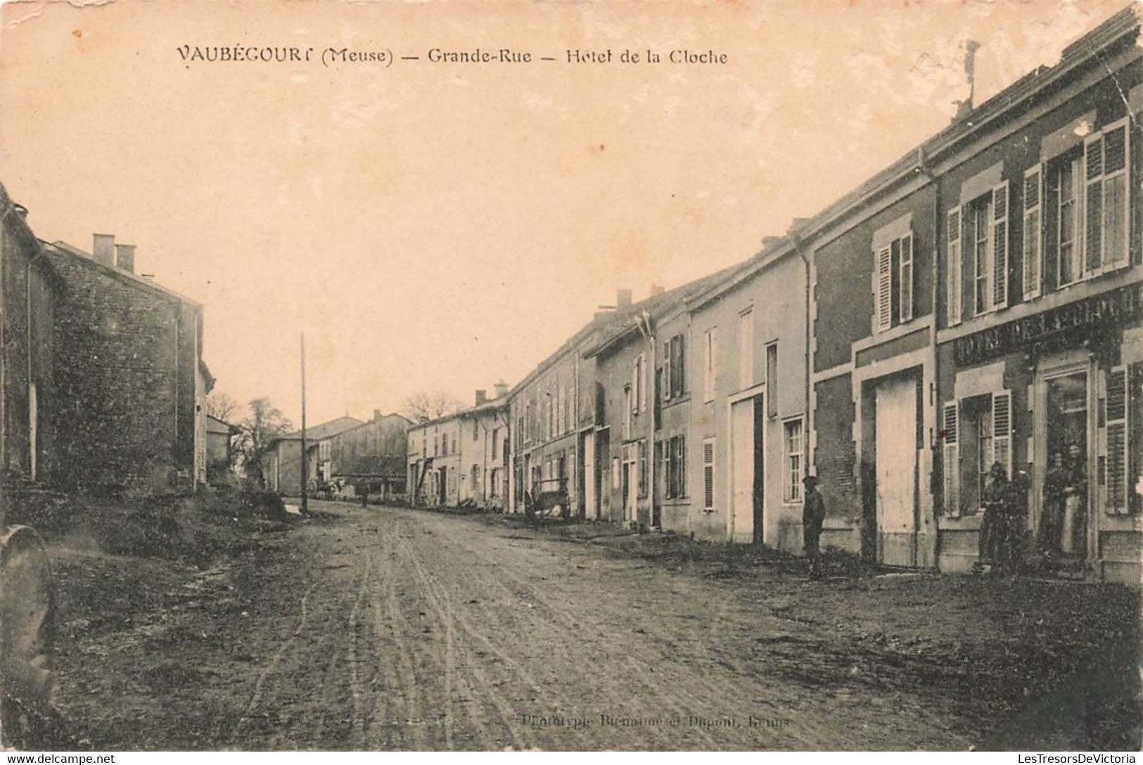 France - Vaubécourt - Grande Rue - Hôtel De La Cloche - Animé - Etablissements Goulet - Turpin - Carte Postale Ancienne - Bar Le Duc