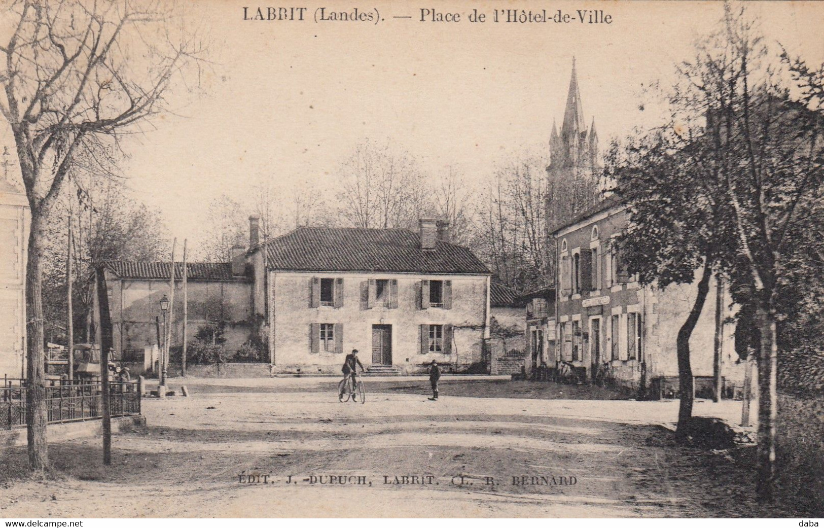 Labrit.  Place De L'Hôtel De Ville - Labrit