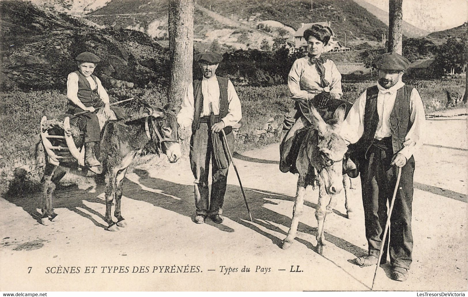 Folklore - Scènes Et Types Des Pyrénées - Types Du Pays - L.L. - Carte Postale Ancienne - Personnages