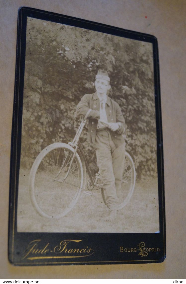 Grande Photo Militaire Avec Vélo ,pour Collection,16,5 Cm. Sur 10,5 Cm - Anciennes (Av. 1900)