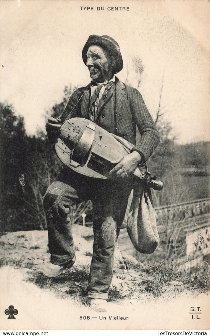 Folklore - Type Du Centre - Un Vielleur - Instrument De Musique -  Carte Postale Ancienne - Muziek