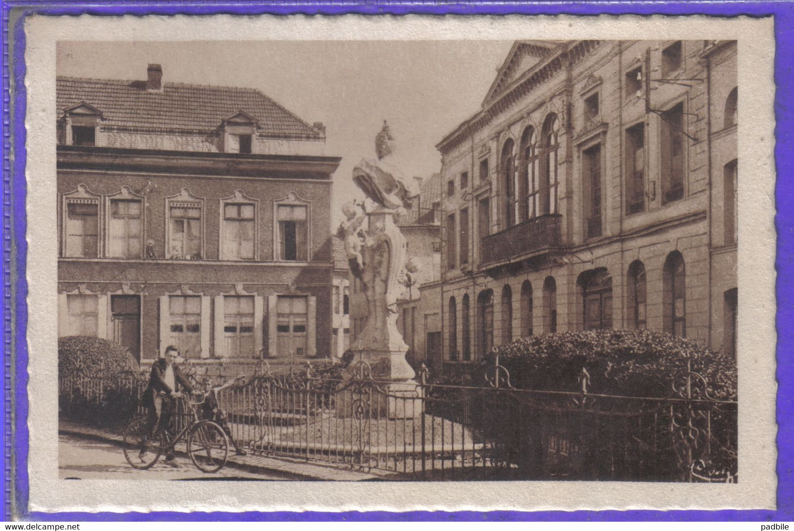 Carte Postale 59. Conde-sur-Escaut  Le Théâtre Et Le Monument Clairon Très Beau Plan - Conde Sur Escaut