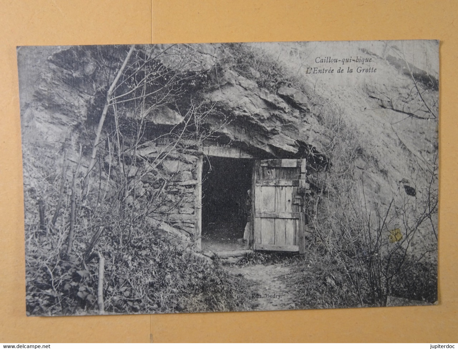 Caillou-qui-bique Entrée De La Grotte - Honnelles