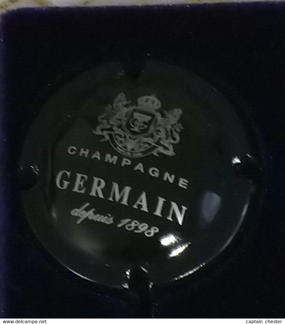 PLAQUE DE MUSELET DE CHAMPAGNE " GERMAIN N° 33b VERT FONCE ET ARGENT " - Germain