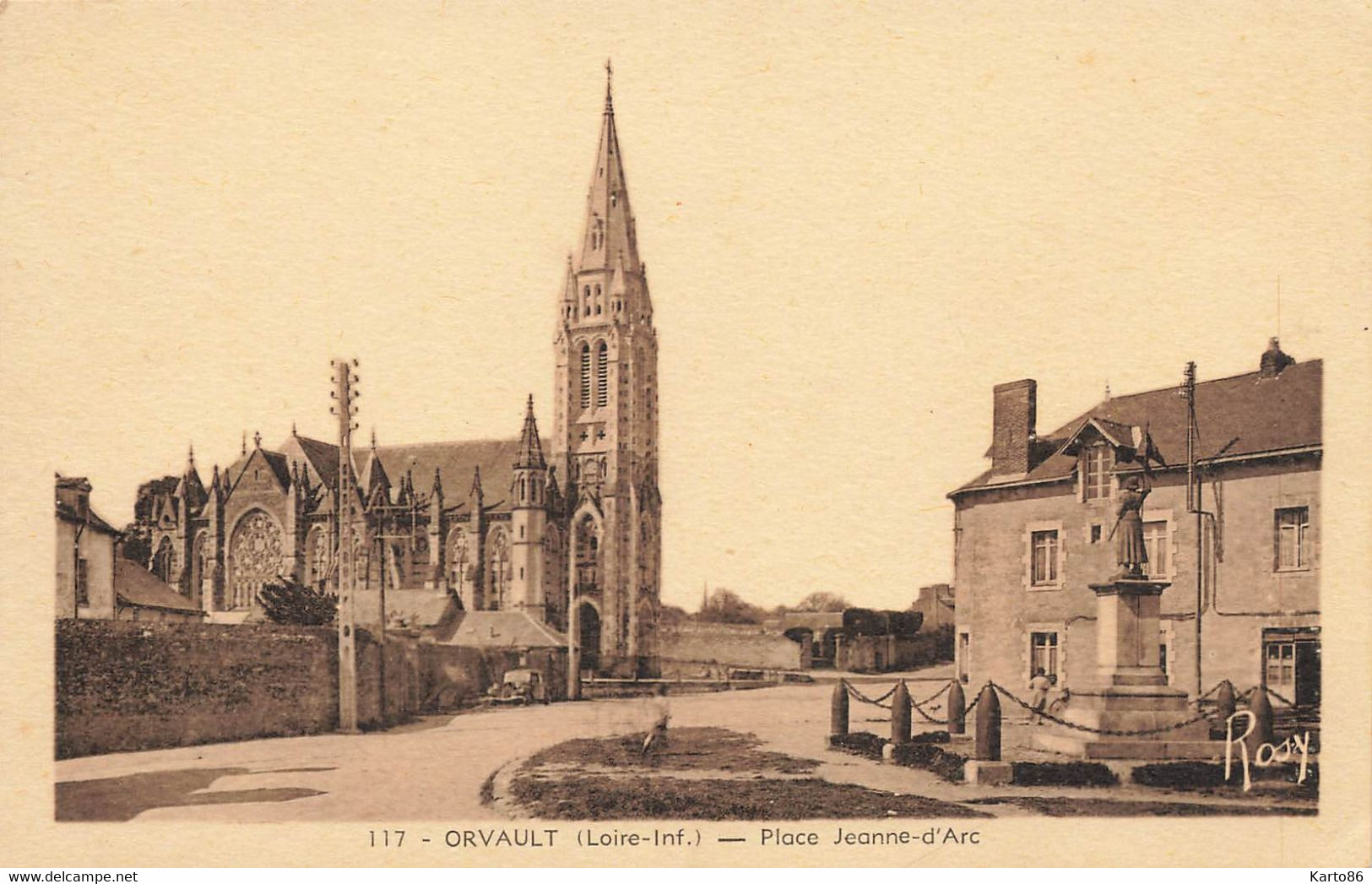 Orvault * La Place Jeanne D'arc Et L'église - Orvault