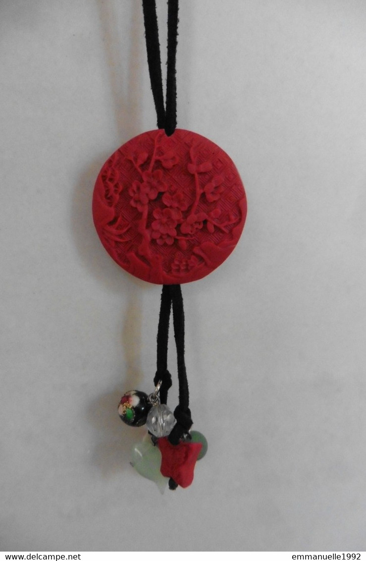 Neuf - Collier asiatique cordon daim noir cinnabar rouge sculpté pompon perles poisson jade cloisonné papillon pièces