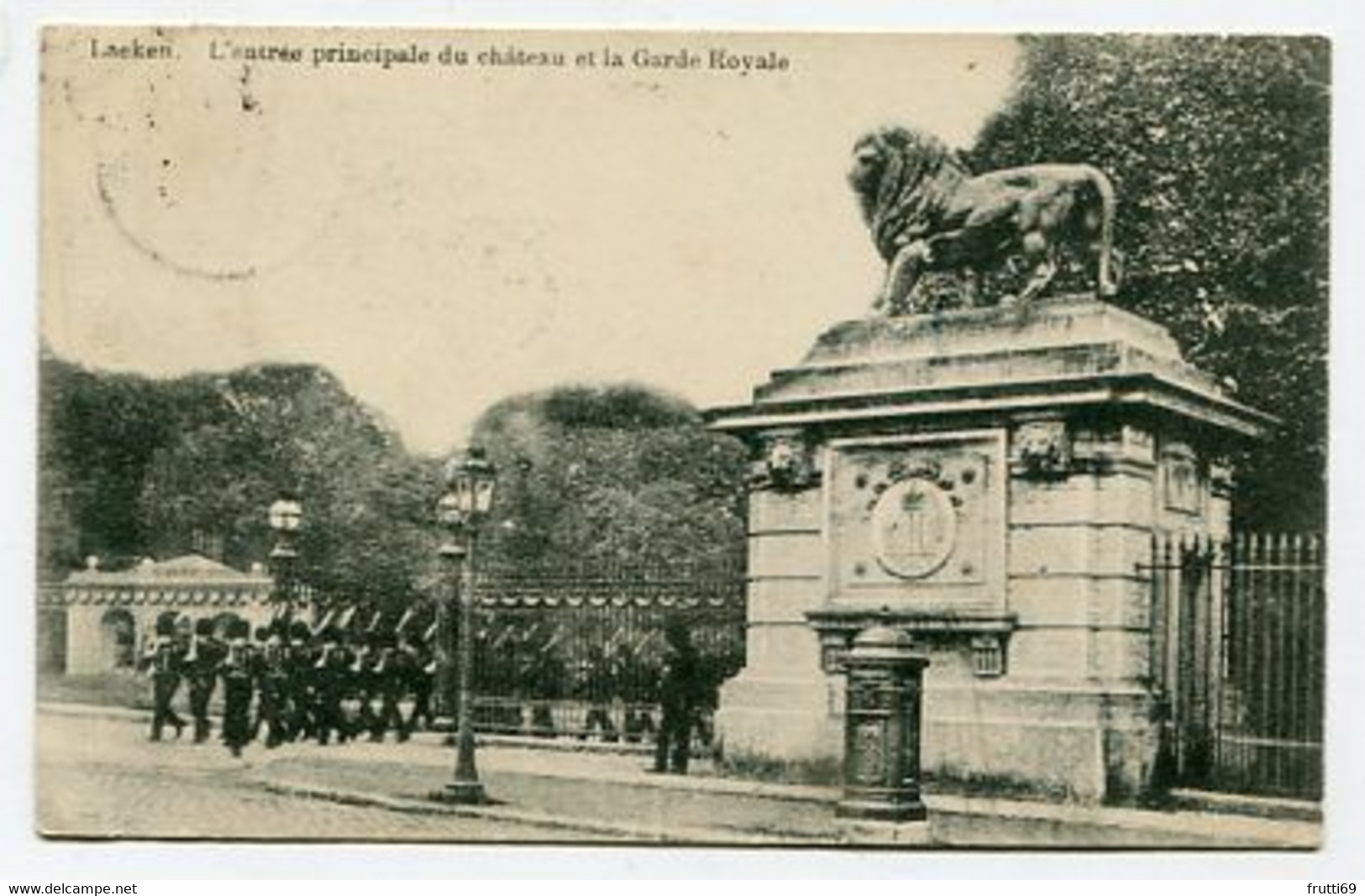 AK 118697 BELGIUM - Laeken - L'entrée Principale Du Chateau Et La Garde Royale - Laeken