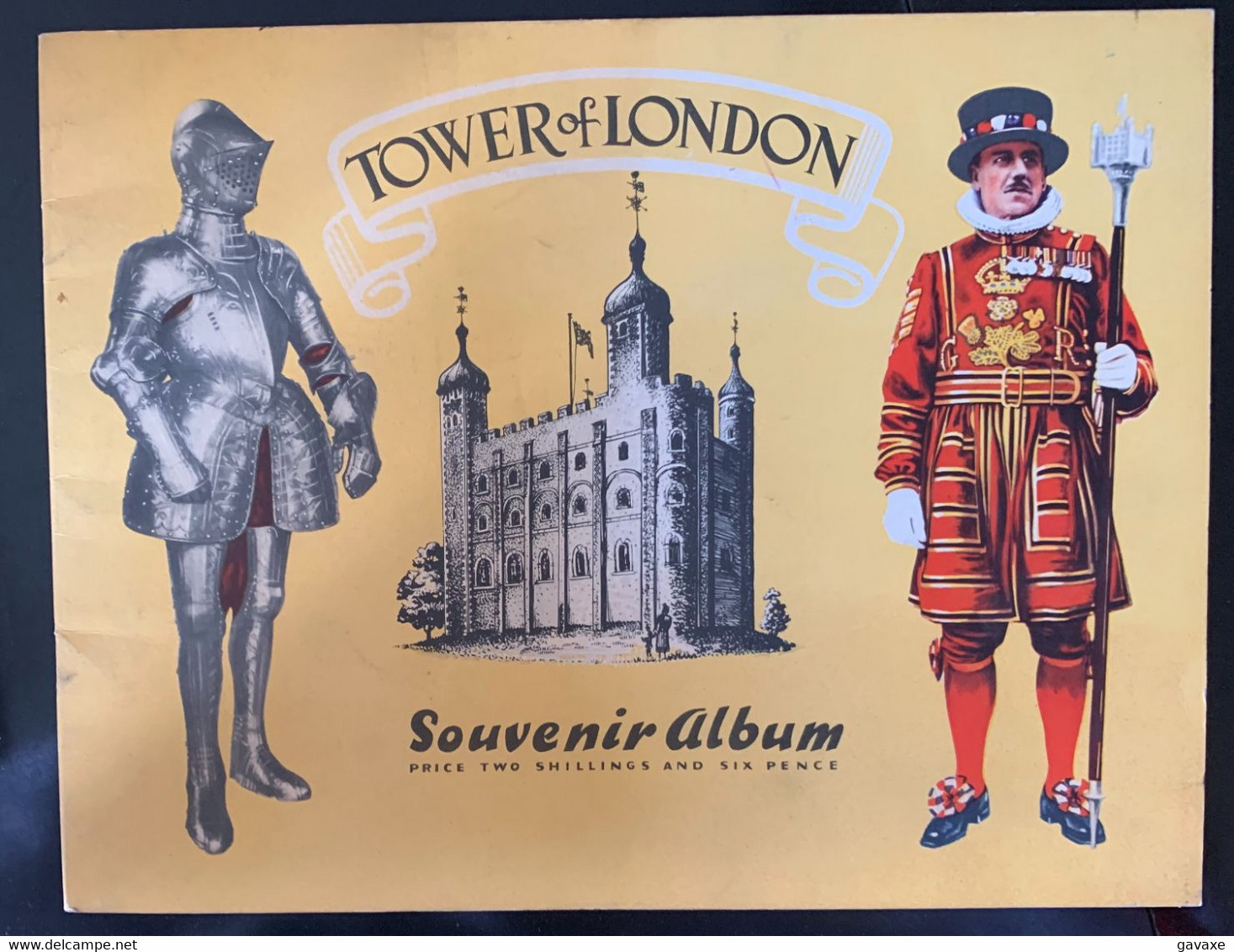 TOWER OF LONDON-SOUVENIR ALBUM - Europe