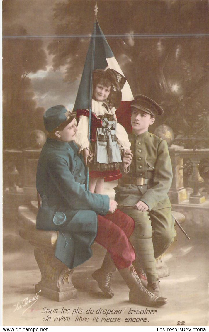 Militaria - Drapeau Français - Képi - Militaire - Uniforme - Tricolore - Carte Postale Ancienne - Patriotic