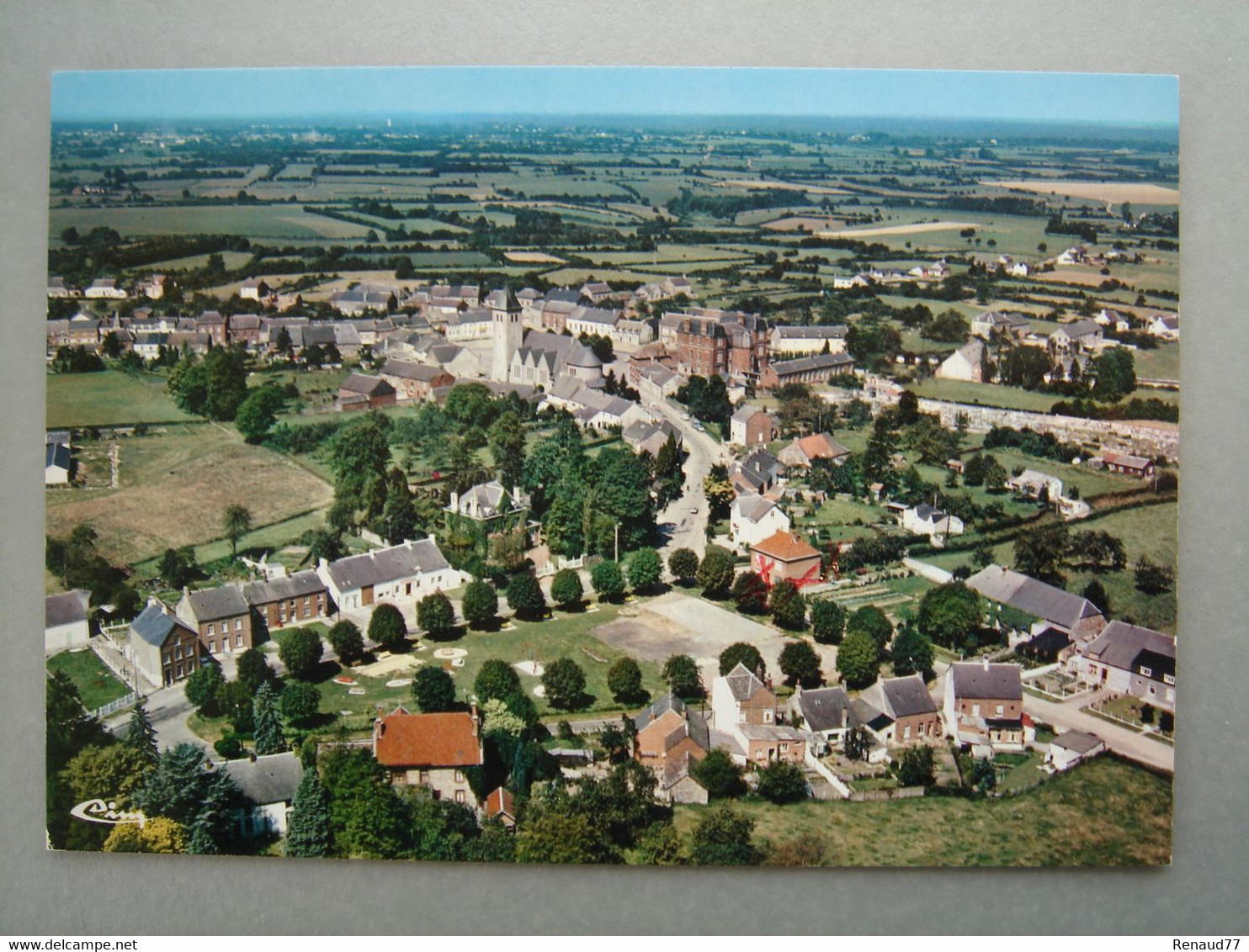 Momignies - Vue Aérienne - Place Des Arzillères - Momignies