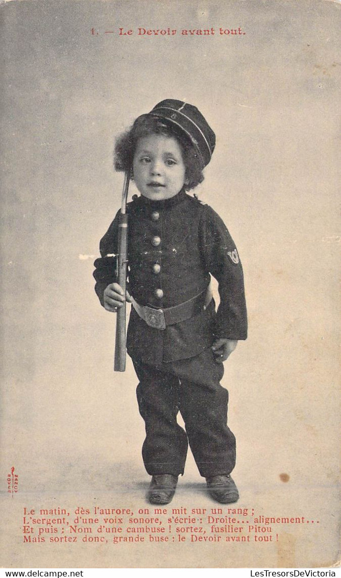 Militaria - Petit Garçon Portant Un Uniforme - Le Devoir Avant Tout - Le Matin Dès L'aurore... -  Carte Postale Ancienne - Patriotic