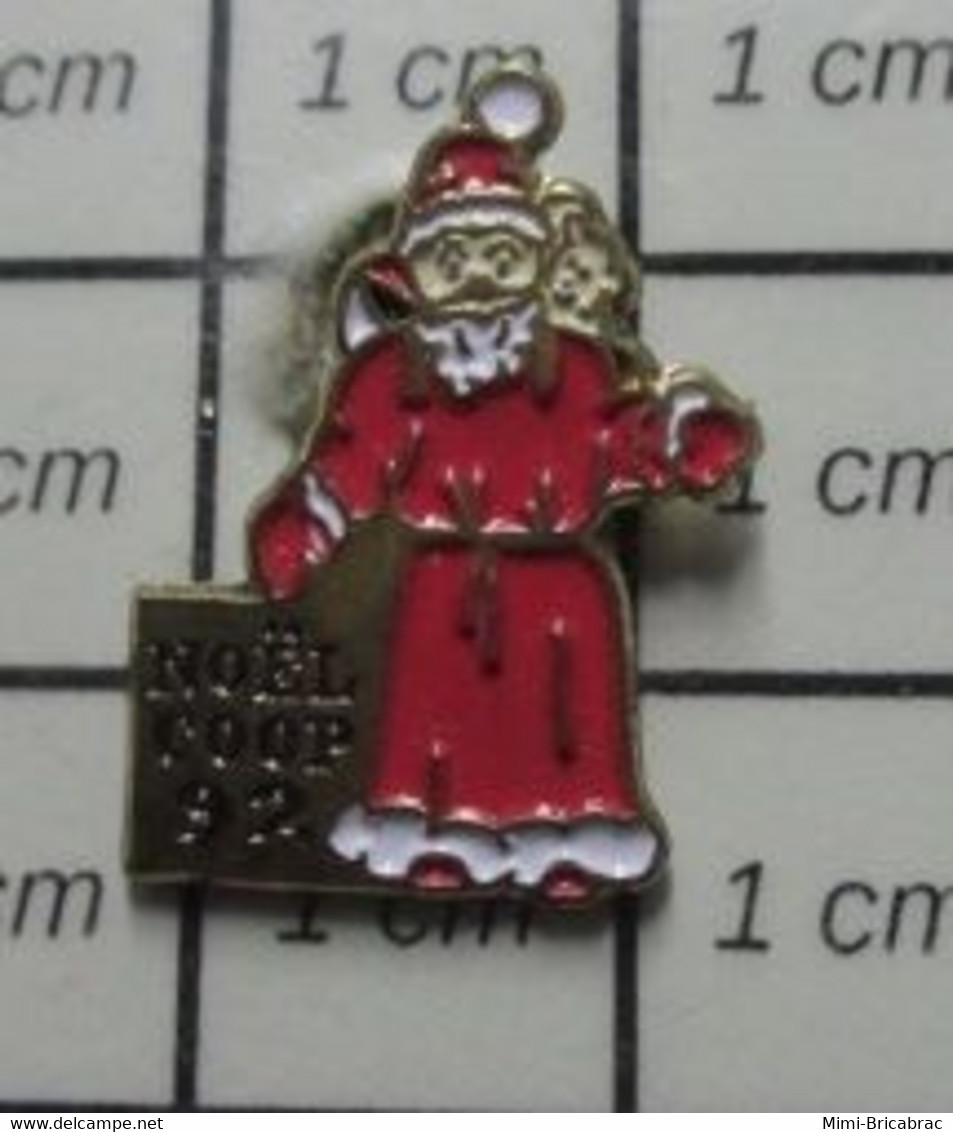 414A Pin's Pins / Beau Et Rare / NOEL / LE PERE NOEL (pas Le Graet Les Filles , Détendez Vous ) COOP 92 - Noël