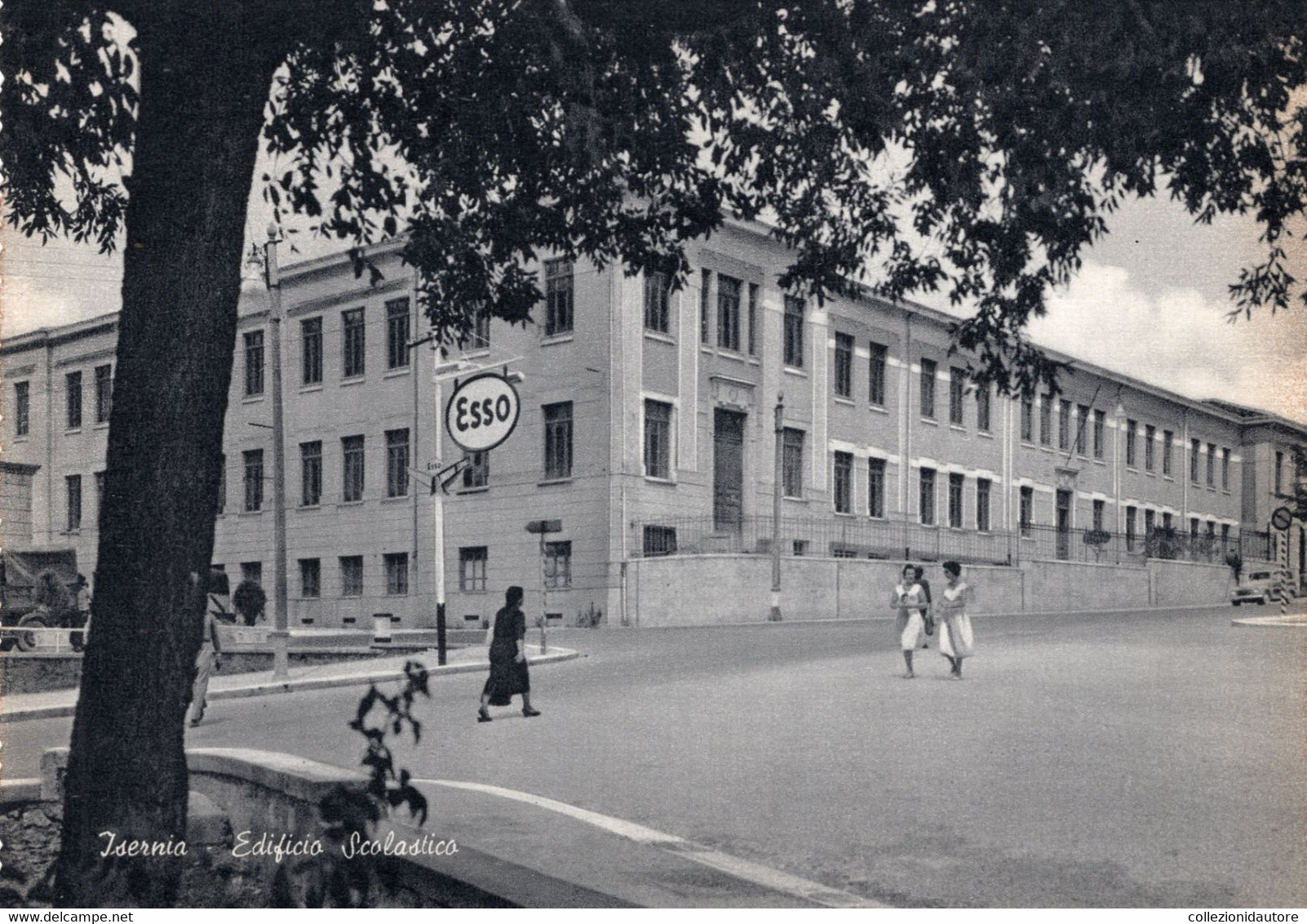 ISERNIA - EDIFICIO SCOLASTICO - ANIMATA - AUTO EPOCA - STAZIONI DI RIFORNIMENTO ESSO - CARTOLINA FG SPEDITA ANNI 60 - Isernia