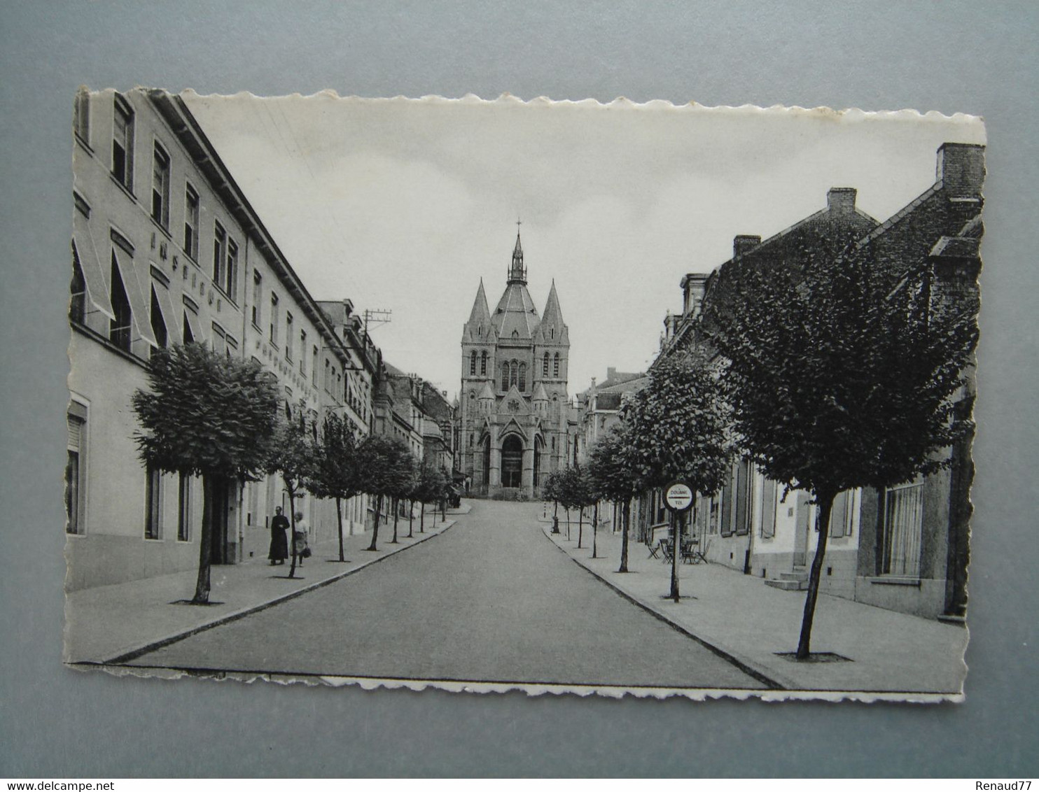 Bonsecours - Avenue De La Basilique Et Basilique - Péruwelz