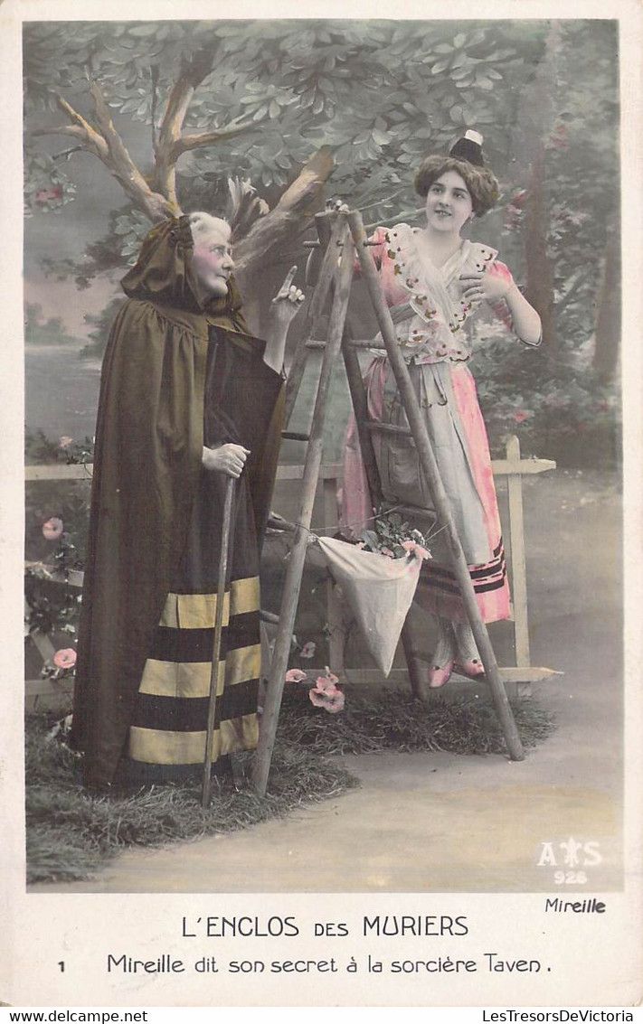 Théâtre - MIREILLE -   L'ENCLOS Des MURIERS - Mireille Dit Son Secret à La Sorcière Taven - Carte Postale Ancienne - Teatro