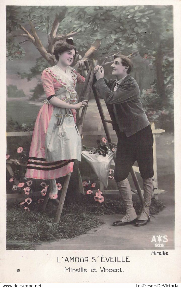 Théâtre - MIREILLE -   L' AMOUR S' EVEILLE - Mireille Et Vincent - Carte Postale Ancienne - Teatro