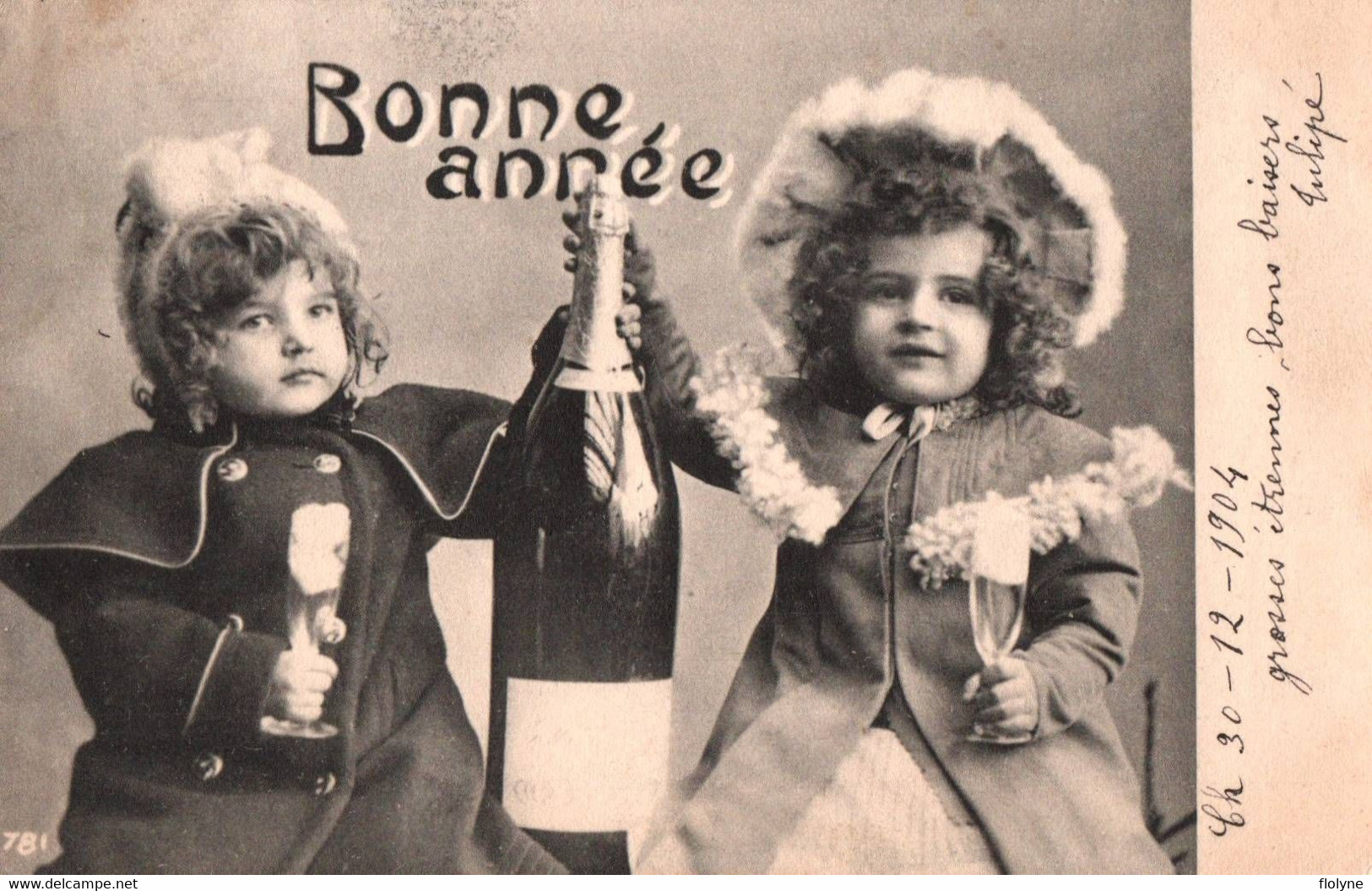 Fête - Nouvel An - Bonne Année - Enfant Se Servant Du Champagne - Vin Alcool - New Year