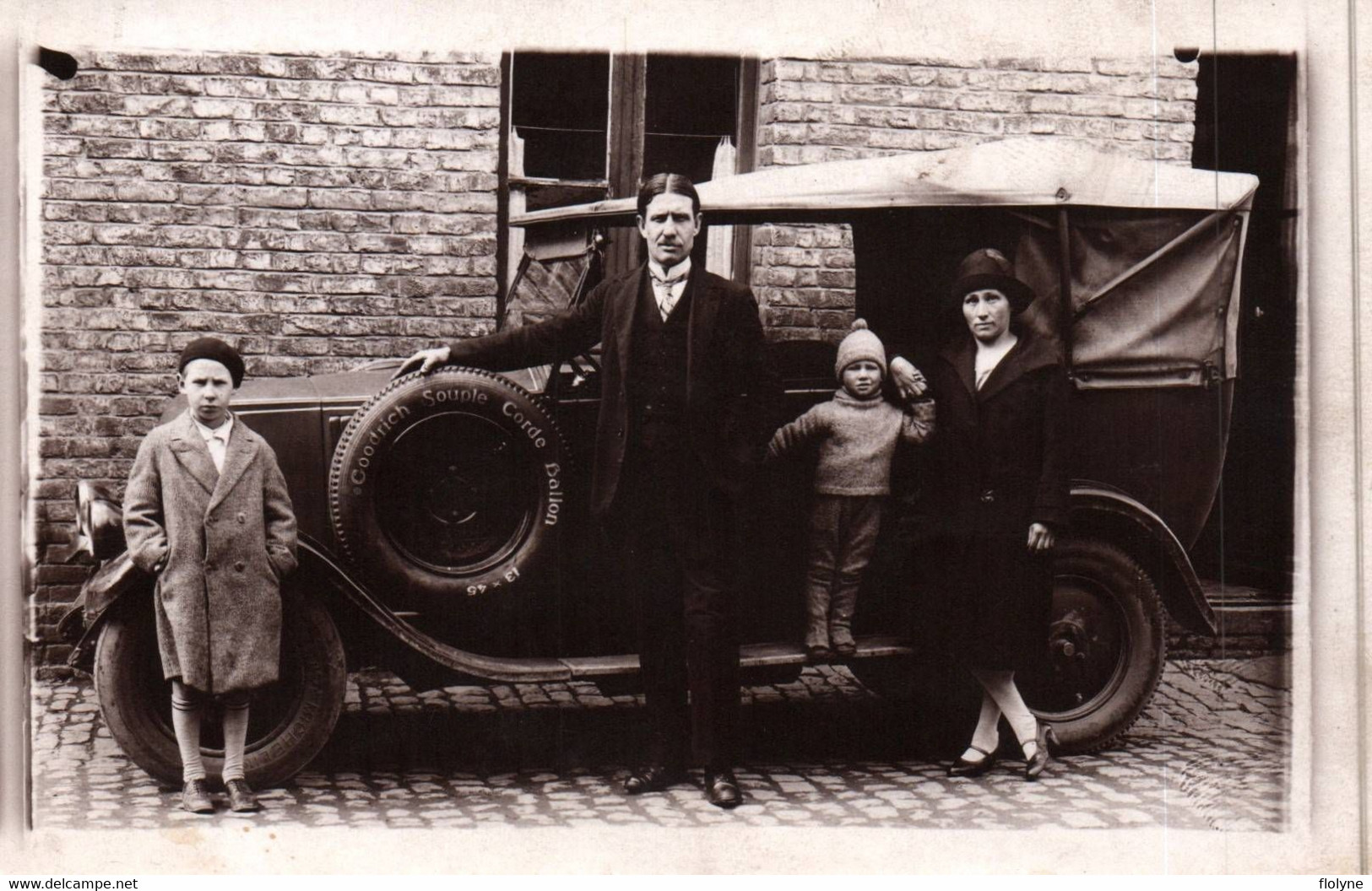 Automobile - Carte Photo - Voiture Ancienne De Marque ? Pneumatique GOODRICH - Photo PERNES EN ARTOIS - Toerisme