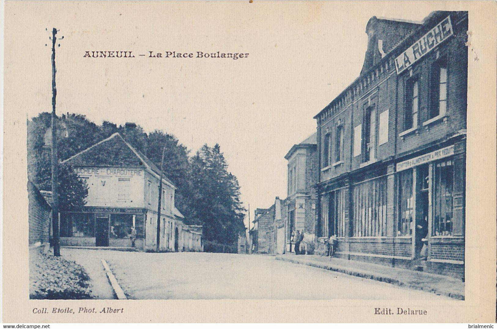 AUNEUIL   Place Boulanger - Auneuil