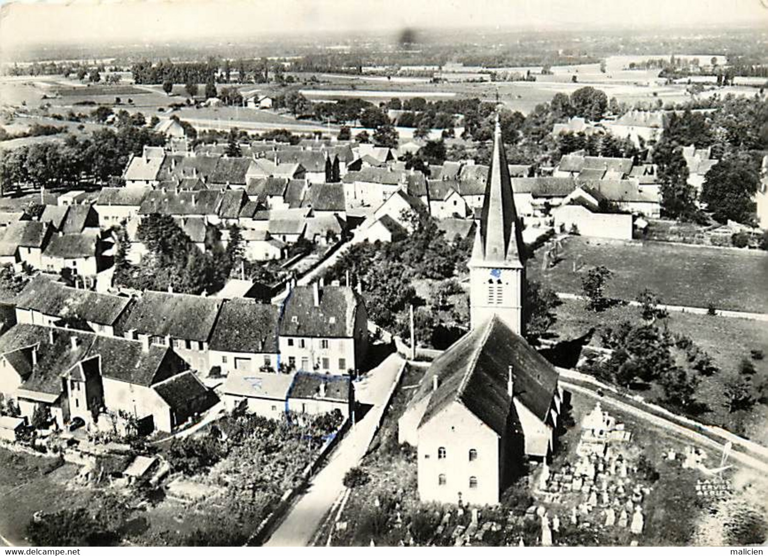 - Cpsm -ref-AC501- Jura - Beaufort - Quartier De L Eglise - Vue Aerienne - Edit. Lapie N°1 - - Beaufort