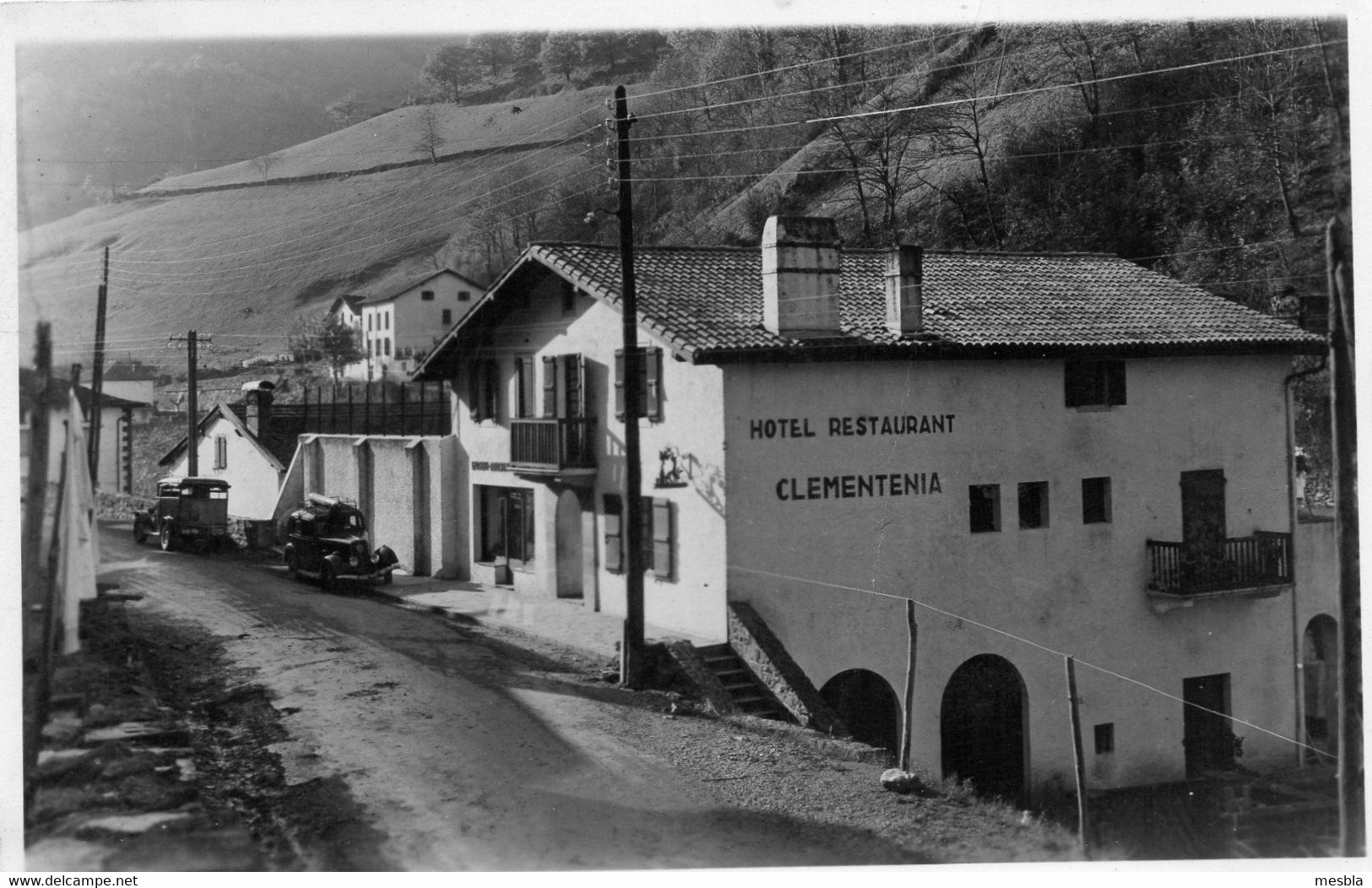 CPSM -  Arnéguy  (64)  Hotel - Restaurant  Clémenténia  ( Voitures Anciennes) - Arnéguy