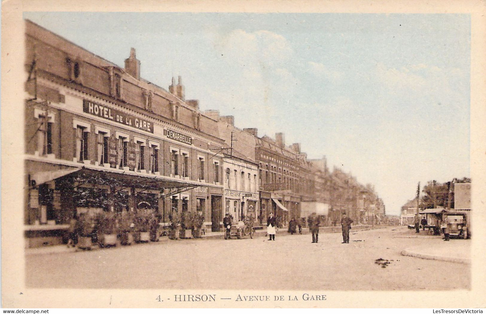 FRANCE - 02 - HIRSON - Avenue De La Gare - Voiture - Hôtel De La Gare - Ciel Bleu - Letellier - Carte Postale Ancienne - Hirson