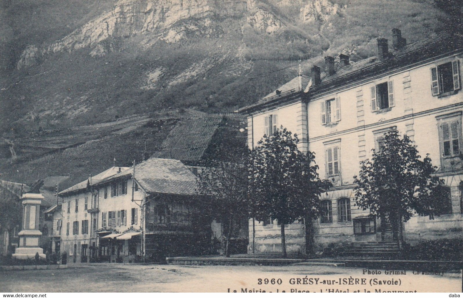 Grésy-sur-Isère.  La Mairie, La Place, L'Hôtel Et Le Monument - Gresy Sur Isere