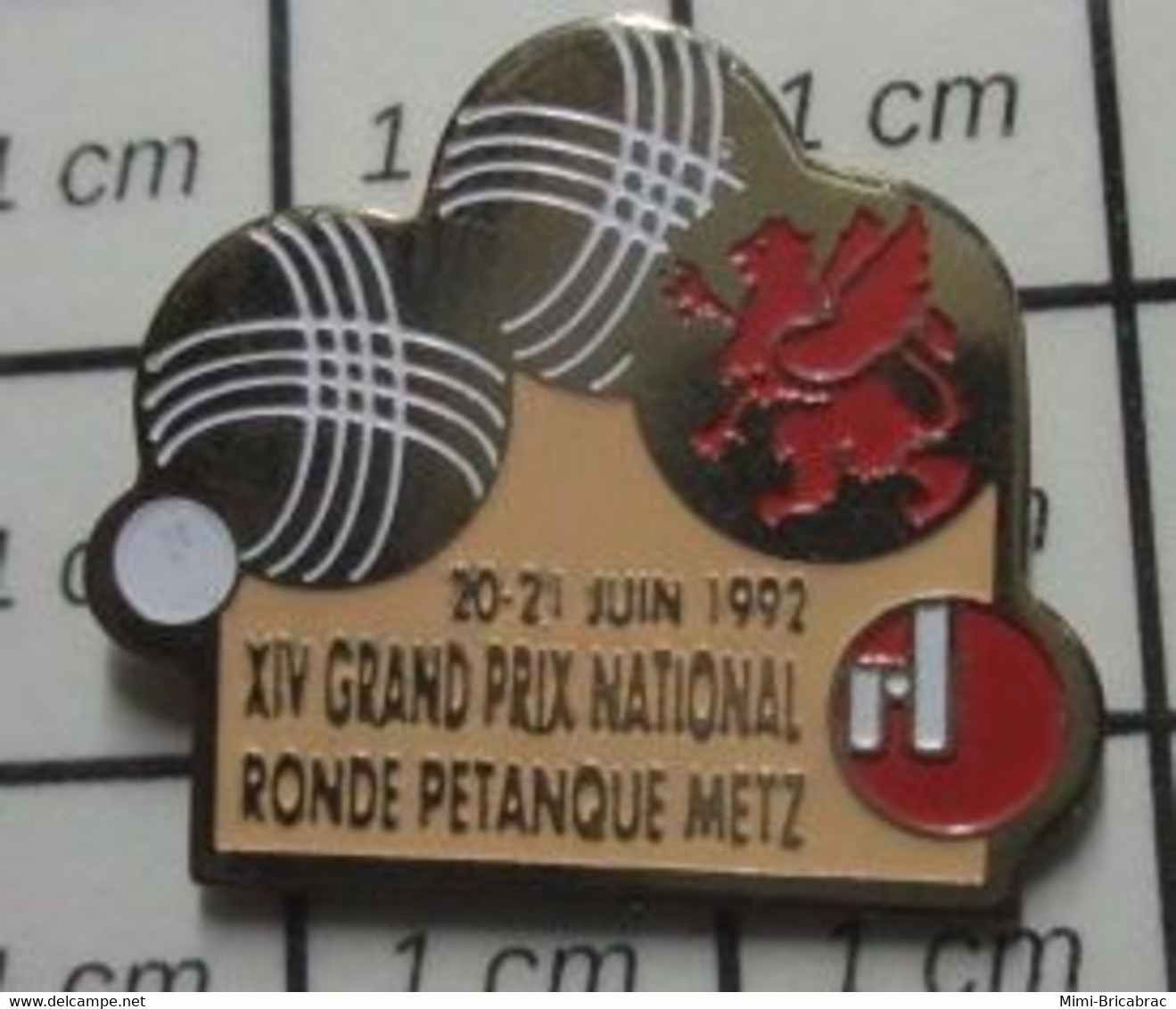414c Pin's Pins / Beau Et Rare / SPORTS / PETANQUE RONDE METZ BOULES XIV GRAND PRIX NATIONAL 1992 - Boule/Pétanque