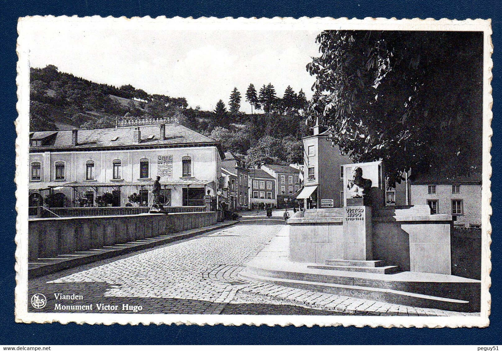 Luxembourg. Vianden. Monument Victor Hugo ( 1802-1885). Café Du Pont ( Th. Lorentz- H. Fentges). Pompe  à Essence Shell. - Vianden