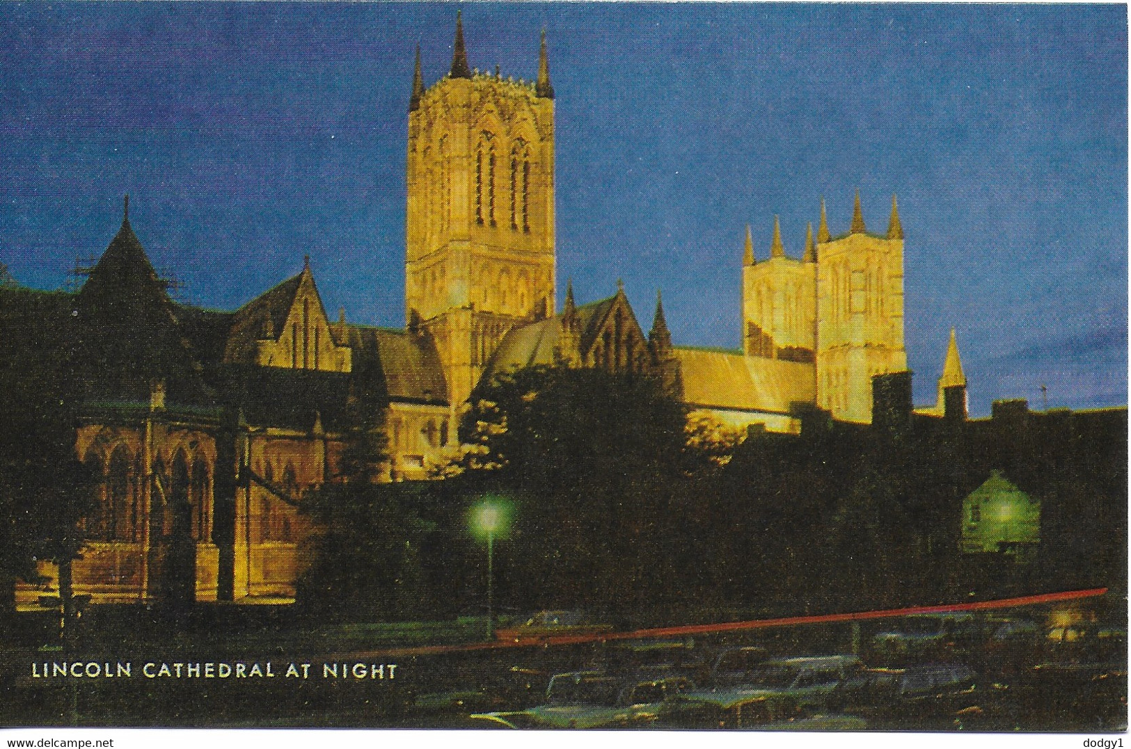 LINCOLN CATHEDRAL AT NIGHT, LINCOLN, LINCOLNSHIRE, ENGLAND. UNUSED POSTCARD   Lg9 - Lincoln