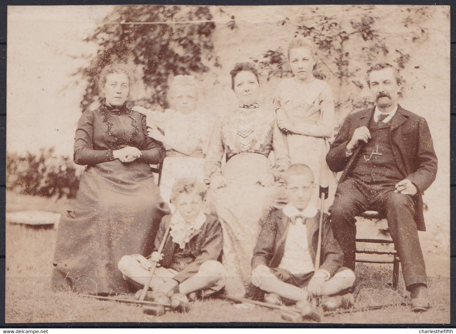VERS 1870 PHOTO ALBUMINE * FAMILLE AVEC GARCONS JOUEURS DE CROQUET ( Voir Marteau Et Boules -  See Mallet & Balls ) - Anciennes (Av. 1900)