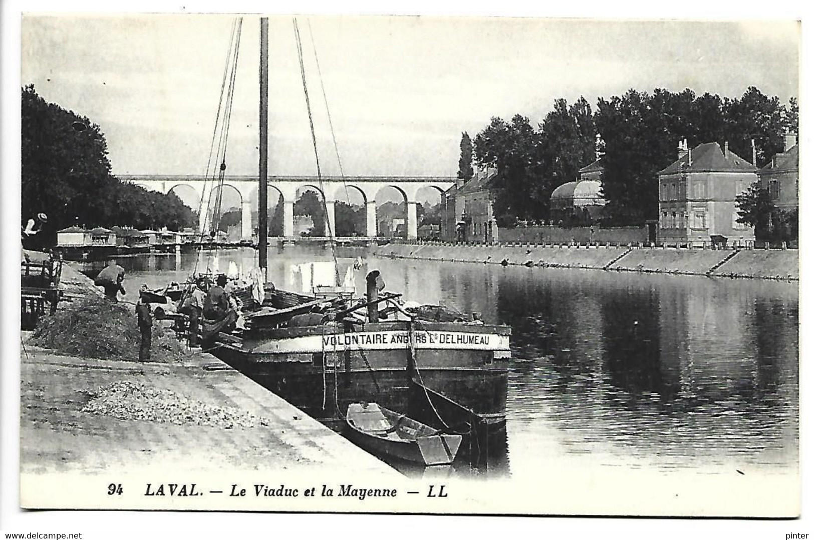 PENICHE - LAVAL - Le Viaduc Et La Mayenne - Péniches