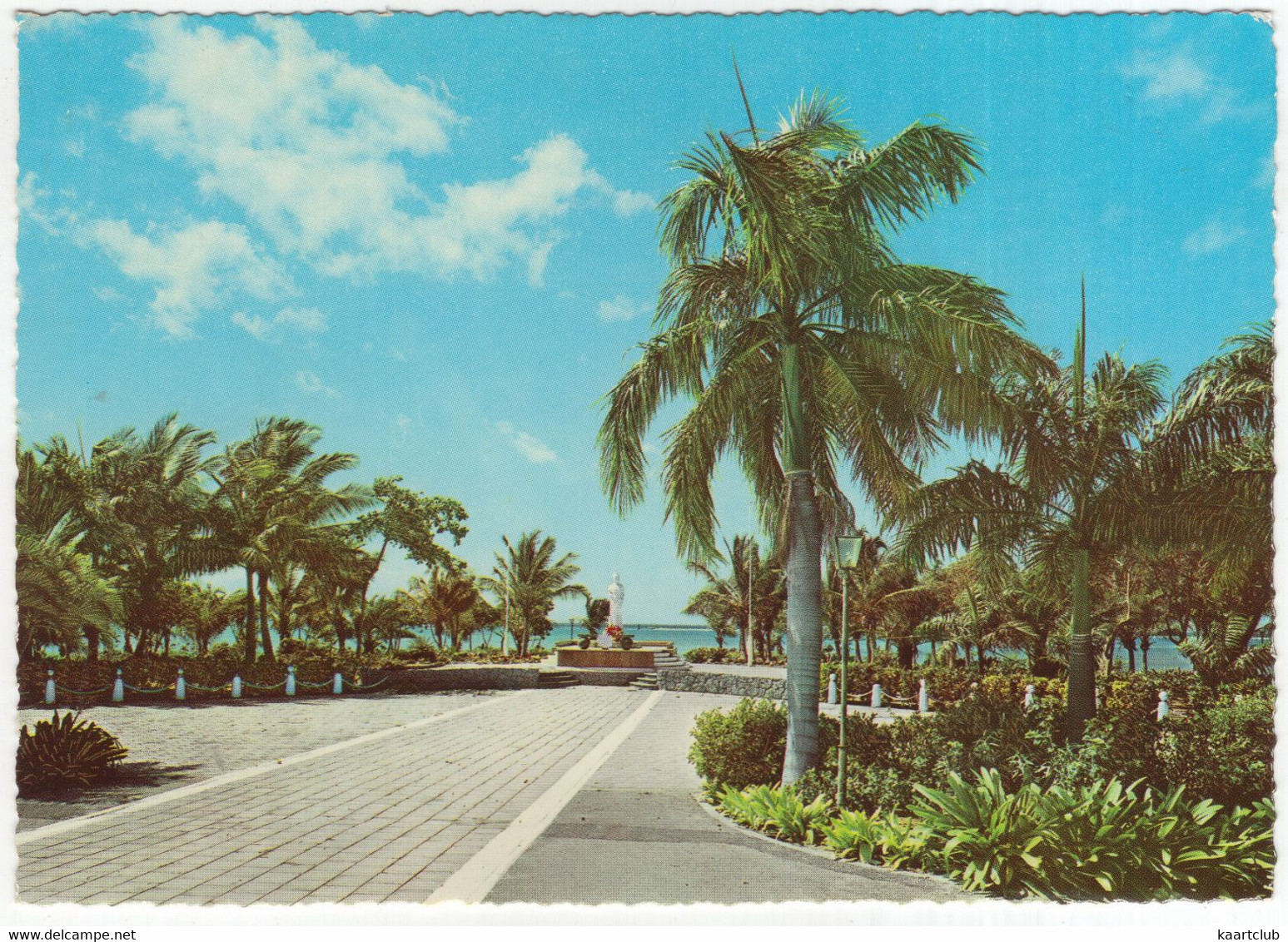 Aruba - Wilhelminapark With Statue Of Queen Wilhelmina - (Neth. Antilles ) - Aruba