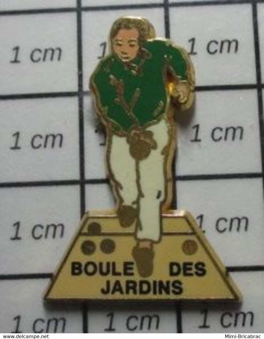 613a Pin's Pins / Beau Et Rare / SPORTS / BOULES PETANQUE CLUB BOULE DES JARDINS Pétanque De Gazon ? - Pétanque